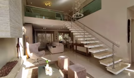 CASA EM CONDOMÍNIO COM 3 DORMITÓRIOS, SENDO 1 SUÍTE, 3 BANHEIROS, 2 VAGAS