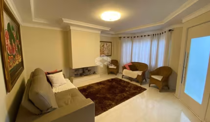Casa com 3 dormitórios sendo 1 suíte no bairro Guarujá