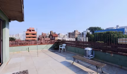 Cobertura com dois quartos e vaga no Mont Serrat