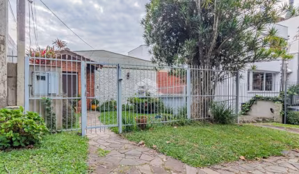 Casa 3 dormitórios e piscina no Chácara das Pedras