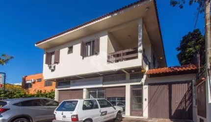 Casa 3 dormitórios no bairro Vila Ipiranga em Porto Alegre !