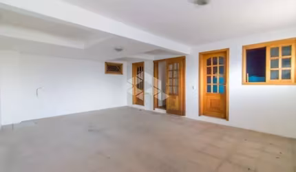 CASA 3 DORM  NO BAIRRO GUARUJÁ EM PORTO ALEGRE