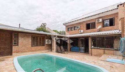 Casa com 3 dormitórios no bairro Passo da Areia