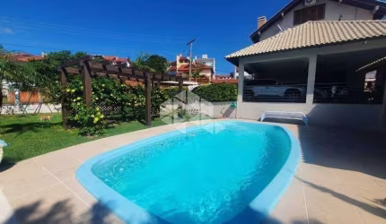 Casa com 3 dormitorios  no bairro  Espirito Santo Porto Alegre