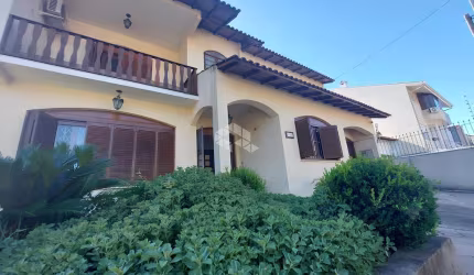 Casa com 4 dormitórios no Jardim Itu