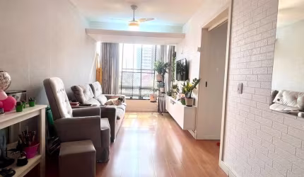 Apartamento com dois quartos e vaga escriturada, no bairro Tristeza