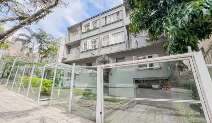 Apartamento 03 dormitórios, vaga para 2 carros, em frente ao Juvenil.
