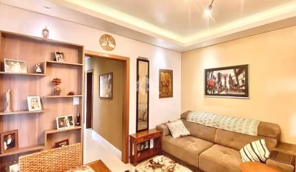 Apartamento com três quartos e sacada, no Petrópolis