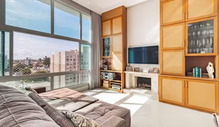 Apartamento com três suítes, vista incrível e três vagas.
