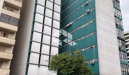 Sala comercial em andar alto,unificada, com vaga.