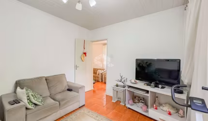 Casa 4 dormitórios, 184m², pátio, churrasqueira, 3 vagas no bairro Partenon