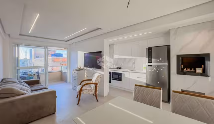 Apartamento com três quartos e duas vagas, no Passo da Areia