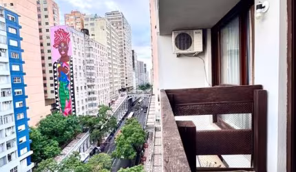 Apartamento um quarto, com sacada e vista pro Guaíba, no Centro Histórico