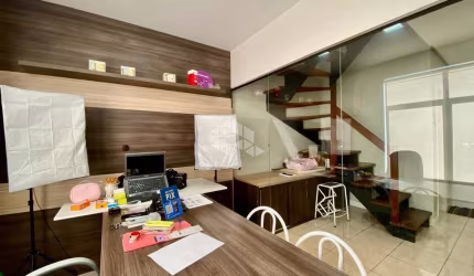 SALA DUPLEX COM VAGA NO BAIRRO SÃO SEBASTIÃO