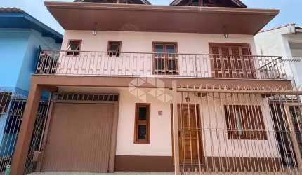 CASA TRIPLEX DE 3 DORMITÓRIOS A VENDA NO SÃO SEBASTIÃO