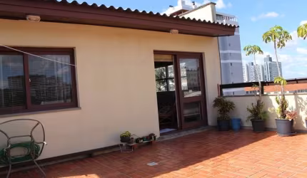 Cobertura 3 quartos sendo 1 suíte, living 2 ambientes, sacada, garagem para 3 carros no Bairro Cristo Redentor