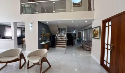 CASA 3 DORMITÓRIOS, 1 SUÍTE C 3 CLOSETS NO ECOVILLE  EM 2  TERRENOS 300M2,SEMIMOBILIADA,PISCINA E AMPLO PÁTIO NO ECOVILLE
