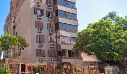 Apartamento com 3 quartos sendo uma suíte, 2 vagas de garagem no Bairro Cristo Redentor