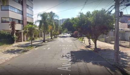 Casa 03 quartos com 01 suíte, 02 banheiros e 04 vagas no Bairro São Sebastião