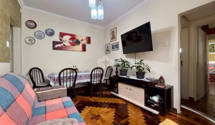 Apartamento térreo com pátio, 3 dormitórios no bairro São João em Porto Alegre-RS!