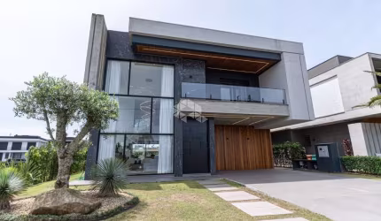 Sobrado com 5 Suítes individuais e piscina em Xangri-lá no condomínio Sense