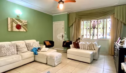 CASA TÉRREA  3 QUARTOS GARAGEM  CHURRASQUEIRA 220M2 ÁREA  BAIRRO SARANDI