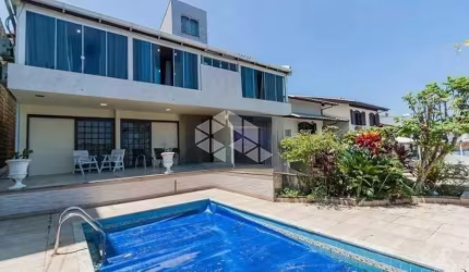 CASA COM PISCINA  4 dom e  VISTA MAR - BAIRRO ITAGUAÇU