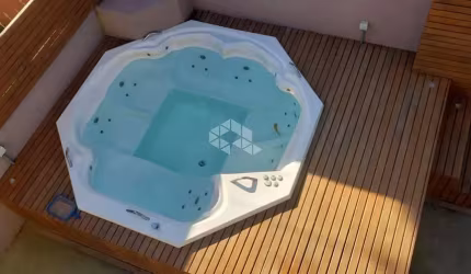 Casa com 4 suites 2 vagas e Spa no Campeche