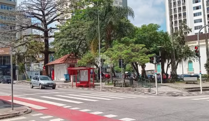 Apartamento com 1 quarto, 1 banheiro. Ótima localização no centro.