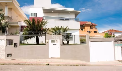 Belissima casa no Itaguaçu