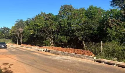 Chácara 4.700 m² com Potencial para 8 Lotes - 4 Minutos da Av. Independência