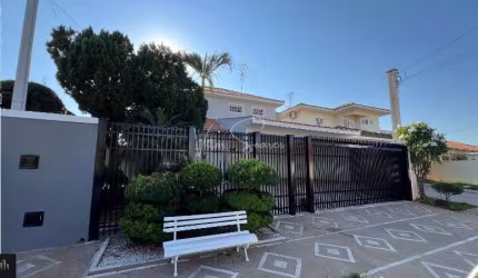 Casa à venda em Birigüi-SP, no Condomínio Alphaville, com 3 quartos sendo 1 suíte.