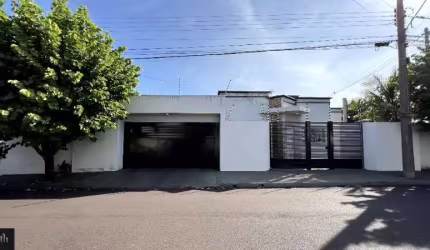 CASA COM PISCINA - À VENDA NO JD PLANALTO EM BIRIGUI