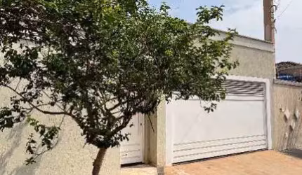 Casa de três quartos com suíte a venda no Bairro Parque das Naçoes em Birigui