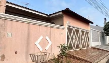 Imperdível oportunidade: Casa à venda em Birigüi-SP, Residencial Pedro Marin Berbel, 3 quartos, 1 suíte, 2 salas, 3 banheiros, 2 vagas de garagem, 190m²!