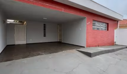 Imperdível oportunidade de adquirir casa com 3 quartos e 2 vagas de garagem no Centro de Birigui-SP!