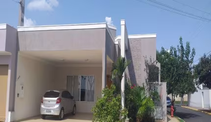 Casa de Luxo em Condomínio: 3 quartos, 3 suítes, 2 salas, 4 banheiros, 2 vagas, 180m² em Birigüi-SP no Residencial Veneza.