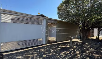 Casa a venda com três quartos sendo um suíte em Birigui.