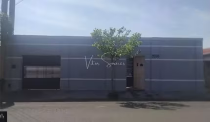 Linda casa com três quartos à venda no Jardim São Braz, com terreno de 250 m² e construção de 122 m².