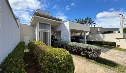 Casa em condomínio á venda em birigui no  Ibiza, casa com 2 suíte com armário, escritório, salas com pé direito alto, cozinha com armários e dispensa