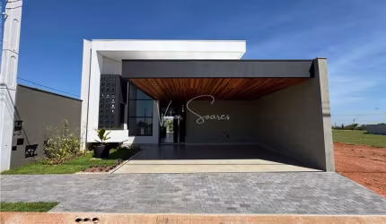 Casa á venda no Condominio Boa Vista: Casa com Garagem ampla pra carros e motos, 3 suítes e uma delas com closet, cozinha, sala de tv e piscina