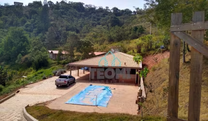 Chácara com casa de 3 dormitórios sendo 1 suíte à venda, 4835 m² por R$ 480.000 - Centro - Redenção da Serra/SP
