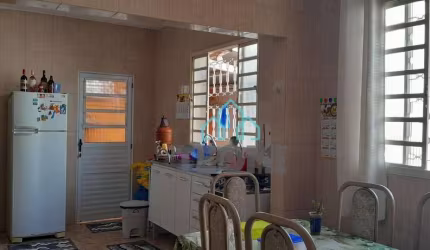 Casa com 3 dormitórios à venda, 103 m² por R$ 355.000,00 - Vila São José - Taubaté/SP