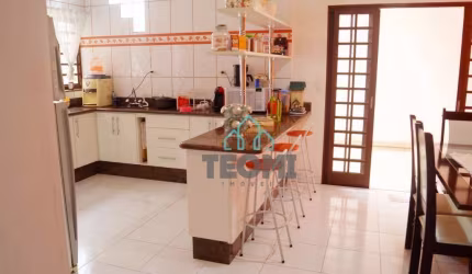 Sobrado com 4 dormitórios à venda, 285 m² por R$ 415.000,00 - Vila Menino Jesus - Caçapava/SP