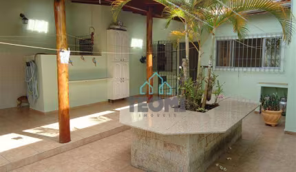 Casa com 4 dormitórios sendo 2 suítes à venda, 239 m² por R$ 1.000.000 - Jardim Santa Clara - Taubaté/SP