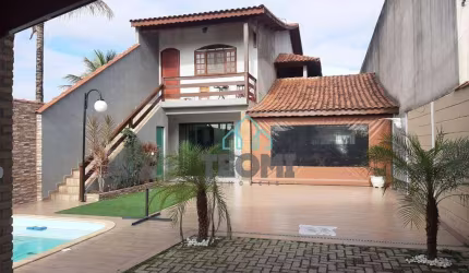 Sobrado com 6 dormitórios sendo 1 suíte à venda, 205 m² por R$ 905.000 - Granja Bela Vista - Taubaté/SP