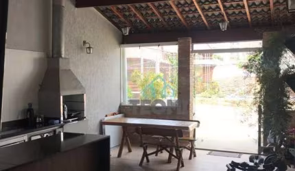 Sobrado com 3 dormitórios à venda, 184 m² por R$ 660.000,00 - Centro - Taubaté/SP
