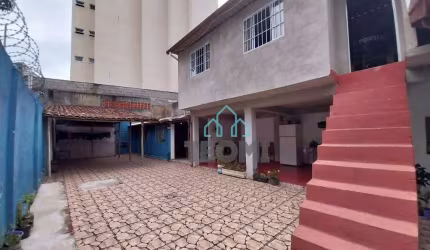Casa com 3 dormitórios sendo 1 suíte à venda, 206 m² por R$ 495.000 - Centro - Taubaté/SP