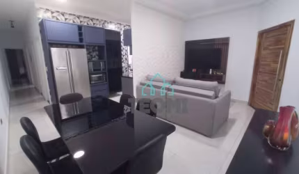 Casa com 3 dormitórios sendo 1 suíte à venda, 105 m² por R$ 585.000