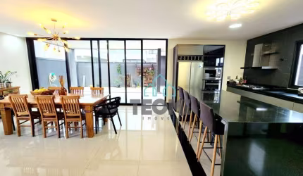 Casa com 4 dormitórios à venda, 320 m² por R$ 1.700.000,00 - Ouroville  - Taubaté/SP